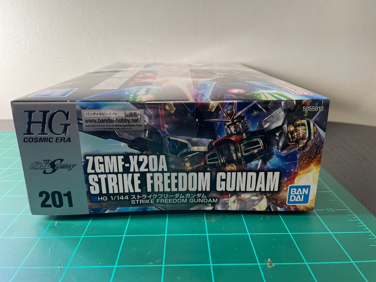 BANDAI HG 1/144 STRIKE FREEDOM GUNDAM