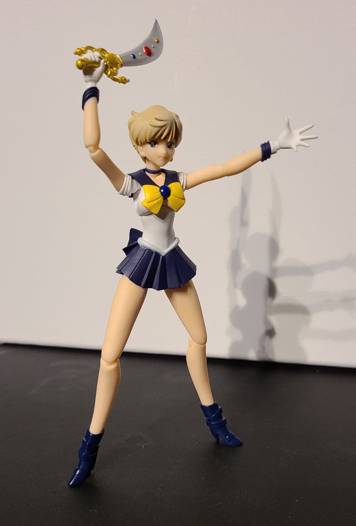 BANDAI S.H Figuarts Sailor Uranus Anime Color Edition
